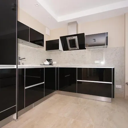 Triston Park Apartament *