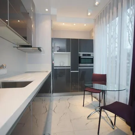 Triston Park Apartament *