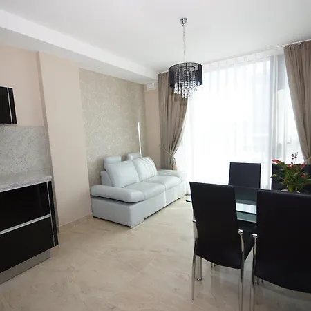 Triston Park Apartament *