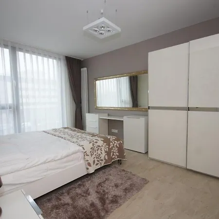 Triston Park Apartament *