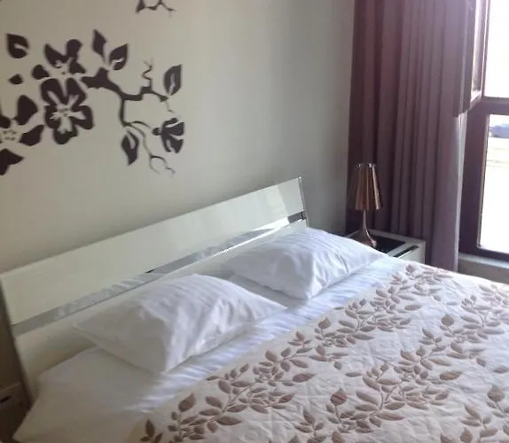 Triston Park وارسو