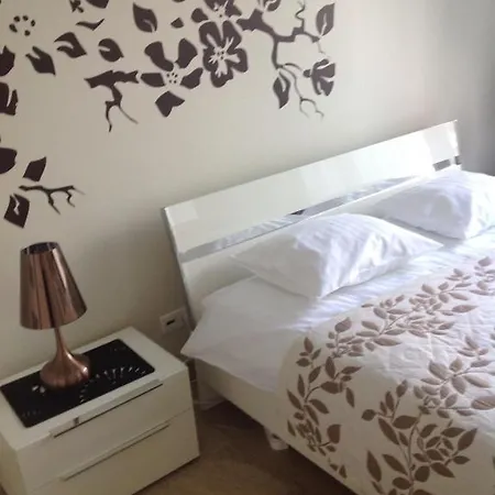 Triston Park Apartment *